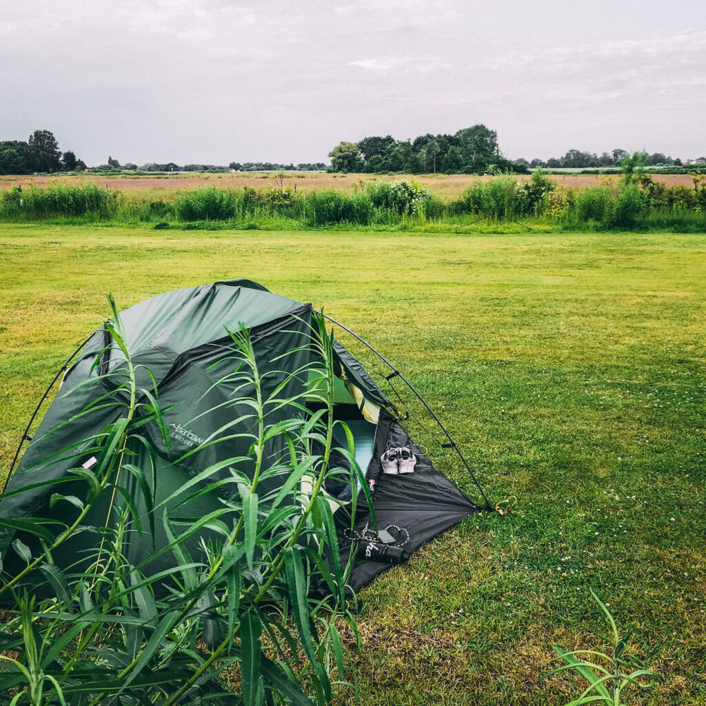 Zelt auf Wiese in Dänemark